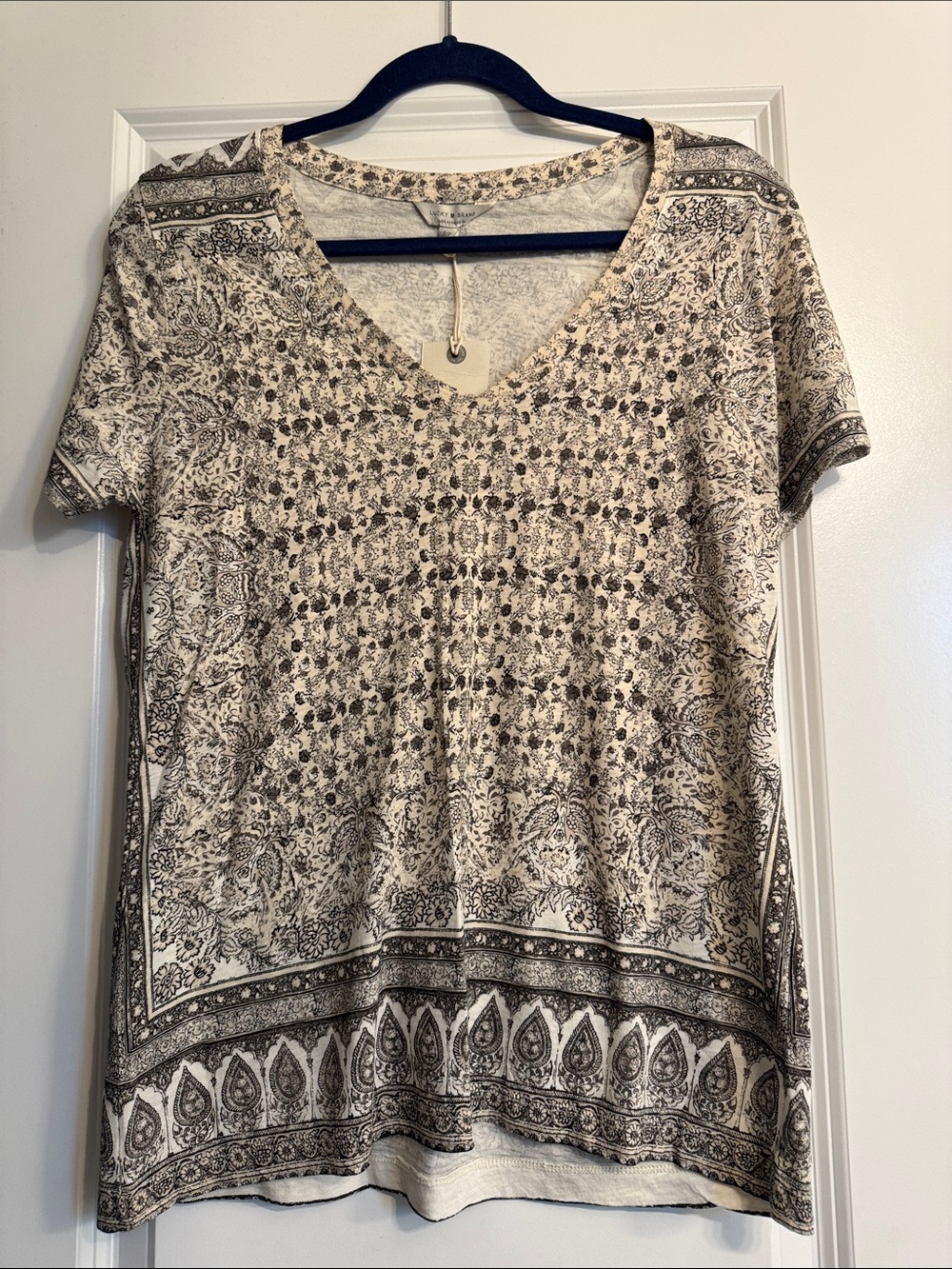 Lucky Brand Cream and Black Paisley V‑Neck Short Sleeve Top